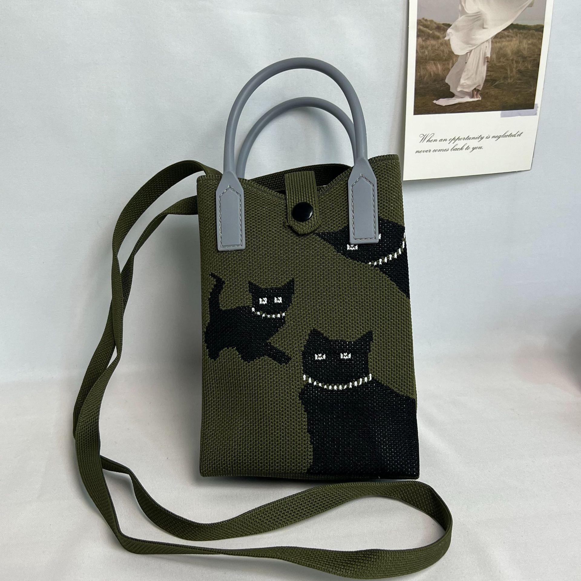 Sac pour téléphone portable vert foncé "Trois chats"
