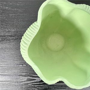 Juego de Jarrones Modernos de Cerámica y Porcelana, Diseño Irregular de Flores Verdes para Decoración del Hogar, Jarrones Mate y Esmaltados para Uso en Patio - Product Image 5