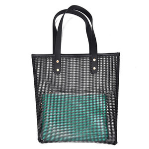 Sac fourre-tout en maille surdimensionné pour femme avec logo imprimé personnalisé, grand sac à main en cuir PU noir personnalisé avec maille - Product Image 1