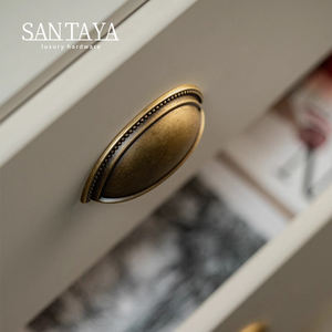 <span class=keywords><strong>Maniglie</strong></span> <span class=keywords><strong>Vintage</strong></span> in Ottone Massiccio Bronzato <span class=keywords><strong>per</strong></span> <span class=keywords><strong>Mobili</strong></span>, Pomelli a Conchiglia <span class=keywords><strong>per</strong></span> Armadi, <span class=keywords><strong>Maniglie</strong></span> <span class=keywords><strong>per</strong></span> Cassetti e Cucina - Product Image 4