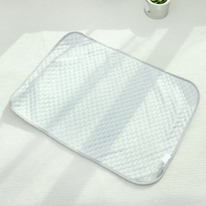 Alfombra Refrigerante Reutilizable de Seda de Hielo para Perros, Manta Lavable para Dormir, Alfombra Refrigerante para Perros, Cachorros y Gatos - Product Image 3