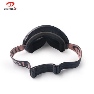 نظارات رياضية ثلجية فاخرة مضادة للضباب بشعار OEM مخصص وعدسات مغناطيسية خارجية ملونة بالضوء نظارات تزلج Otg معدات التزلج على الجل - Product Image 5