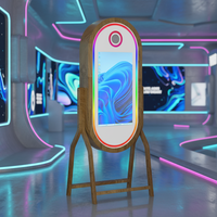 Machine Photobooth Rétro 21,5/32 Pouces avec Écran Tactile, Miroir en Verre à Grain de Bois et Fonction Selfie