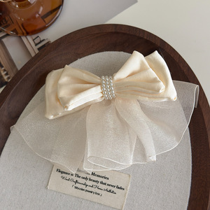Élégante pince à cheveux en satin et organza avec nœud et perles pour femme - Product Image 4