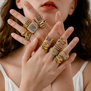 Anillo apilable de varias capas chapado en oro de 18k con diamantes de imitación, no se decolora, joyería para dedo de mujer - Product Image 3