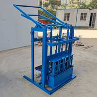 Moule à briques Mini machine de fabrication de briques creuses à usage manuel personnalisée Machine de ponte à blocs à vendre