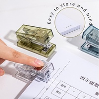 Mini agrafeuse transparente de poinçon de trou transparent petite agrafeuse de fournitures scolaires d'étudiant avec la conception claire