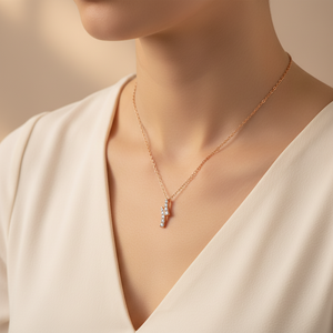 Fournisseur de Hong Kong, vente en gros de bijoux élégants au design courbé, collier pendentif en or rose massif 18 carats avec diamant naturel véritable pour femme - Product Image 6