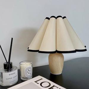 Lámpara de Noche de Madera Original, Pequeña, Retro, con Pantalla Plegada en Forma de Pétalo, Estilo Chino Nuevo, Romántica, Decorativa para Mesa de Noche - Product Image 3