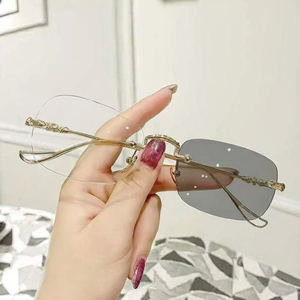 <span class=keywords><strong>Lunettes</strong></span> <span class=keywords><strong>de</strong></span> <span class=keywords><strong>presbytie</strong></span> photochromiques anti-lumière bleue sans monture carrées, <span class=keywords><strong>lunettes</strong></span> <span class=keywords><strong>de</strong></span> mode en métal pour hommes et femmes, <span class=keywords><strong>lunettes</strong></span> photochromiques universelles - Product Image 3