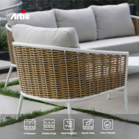 Artie Ensemble de canapés d'extérieur en rotin résistant aux UV, meubles de salon de patio à trois places, canapé de jardin avec table basse