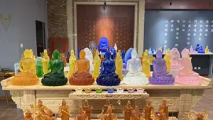 تمثال بوذا زجاجي من زجاج ليولي مصنوع من الطرق التقليدية القديمة لبودا ليولي