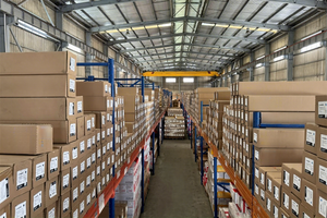 Cinta Adhesiva de PVC y Papel de Doble Cara con Superficie Brillante, Grosor de 0.1 mm, Revestimiento Amarillo para Materiales de Póster, Fuerte Adhesión - Product Image 3