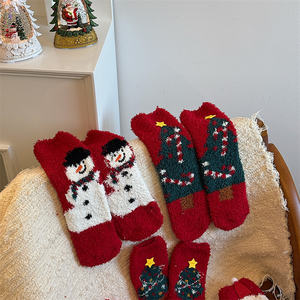 Premium noël pain d'épice homme vert Non-perte corail polaire épais chaud vacances sommeil chaussettes dessin animé peluche maison femmes chaussettes - Product Image 2