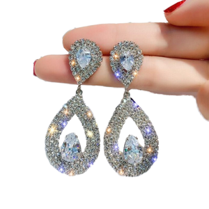 Pendientes colgantes de mujer con diamantes súper brillantes, estilo coreano, europeo y americano, exagerados, versátiles y a la moda. - Product Image 1