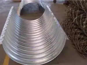 Estrutura de arco de bueiro em metal corrugado