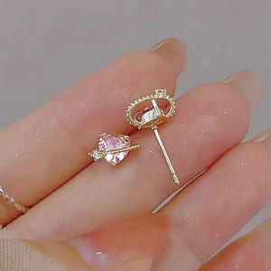 Orecchini a perno a forma di cuore rosa per donna, gioielli per l'orecchio alla moda, scintillanti, dolci e versatili - Product Image 3