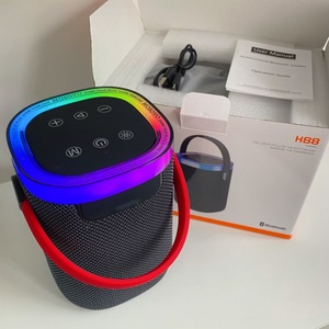 B18 IPX5 Không Thấm Nước Không Dây Loa Siêu Trầm Loa Di Động Xô Hình RGB LED Chiếu Sáng FM Đài Phát Thanh Cho Máy Tính Hoạt Động Ngoài Trời - Product Image 1