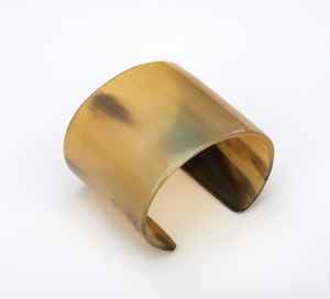 Bracelets artisanaux en corne de buffle, artisanat naturel, bijoux élégants pour femmes, alliant art traditionnel et mode moderne - Product Image 2