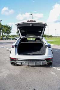 Lamborghini <span class=keywords><strong>Urus</strong></span> SUV d'occasion légèrement utilisée - Product Image 2