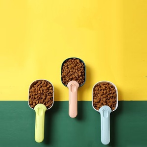 Cuillère d'alimentation pour animaux de compagnie 2-en-1 en plastique à contraste de couleurs, design profond et détachable, fournitures pour chiens et chats - Product Image 3