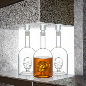 <span class=keywords><strong>Bouteille</strong></span> <span class=keywords><strong>de</strong></span> <span class=keywords><strong>whisky</strong></span> crâne faite à la main <span class=keywords><strong>de</strong></span> qualité supérieure avec bouchon scellé Carafe en verre borosilicate 750ml, rhum, Gin, Tequila, cadeau <span class=keywords><strong>de</strong></span> vacances - Product Image 2
