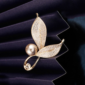 Nouveau à la mode cristal perle broche broche personnalisé fleur or broches feuille broche pour les femmes - Product Image 2