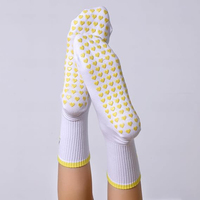 Chaussette Pilates antidérapante personnalisée pour femmes longueur d'équipage saison d'automne Yoga broderie Logo Sport Fitness chaussettes