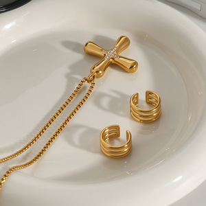 Colgante de cruz de oro Yueli con incrustaciones de circonita para regalo - Product Image 4