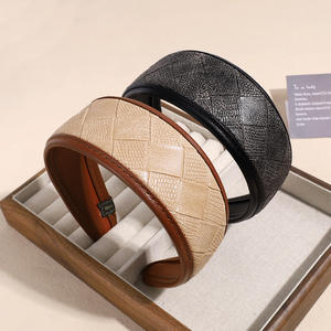 ที่คาดผมหนังแบบกว้างสไตล์เรโทรสำหรับผู้หญิง ป้องกันการลื่นหลุด - Product Image 2