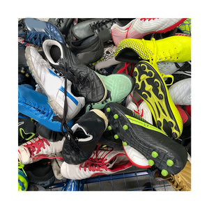 Balle <span class=keywords><strong>di</strong></span> <span class=keywords><strong>Scarpe</strong></span> <span class=keywords><strong>da</strong></span> Calcio Usate <span class=keywords><strong>da</strong></span> <span class=keywords><strong>Uomo</strong></span> <span class=keywords><strong>di</strong></span> Marchi Internazionali Mix <span class=keywords><strong>di</strong></span> Sneakers e Scarpini <span class=keywords><strong>di</strong></span> Seconda Mano per la Rivendita - Product Image 2