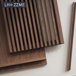 ארון מטבח מינימליסטי בסגנון יפנדי, עשוי פורניר עץ אלון לבן, עם אי מעוגל מחורץ ושלד עץ משולב. - Product Image 5