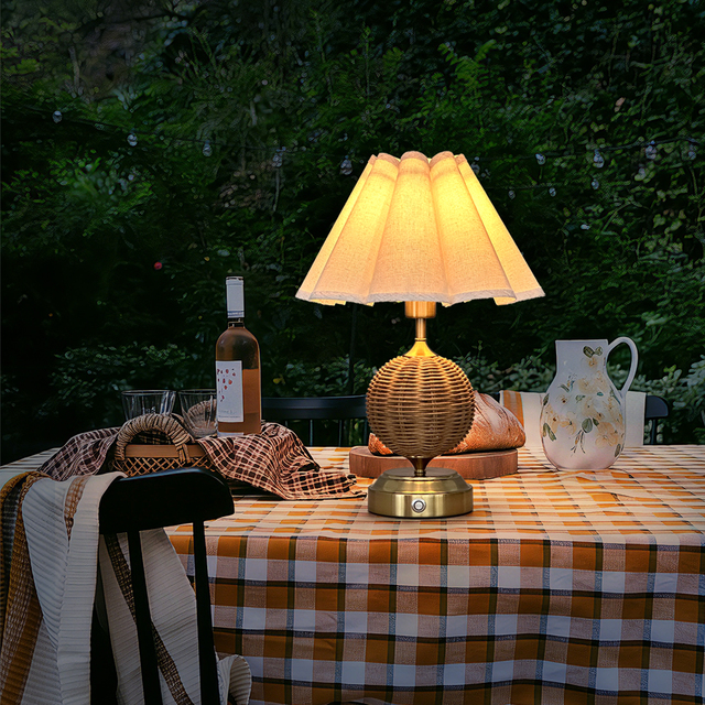 2700K Eco Friendly Cordless Rattan Table Lamp Customized Lampshade Creative Weaved Design Decorative Rechargeable Table Lamp