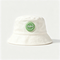 Étiquettes personnalisées en PVC souple écologique avec logo en relief pour chapeaux, vêtements, accessoires de couture, vente en gros OEM