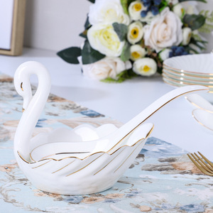 ชุดเครื่องครัวหรูหราสไตล์นอร์ดิกสีขาว ลายนูน 60 ชิ้น ทำจากเซรามิกเนื้อละเอียด พร้อมขอบทอง - Product Image 5