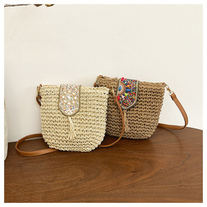 Bolso Bandolera de Ganchillo para Mujer, Estilo Bohemio, Tejido, con Cierre de Solapa, Decoración de Borlas, Ligero, para Uso Diario en Verano - Product Image 1