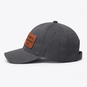 Gorra de Béisbol Ajustable de 6 Paneles con Parche de Cuero Sintético y Logotipo Personalizado T&L, Impermeable, de Alto Rendimiento, Moderna y Curvada - Product Image 4
