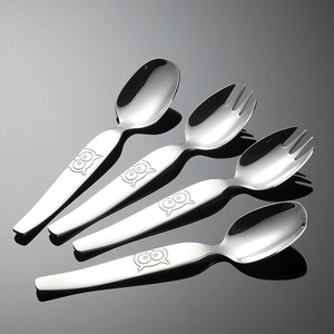 Juego de tenedor y cuchara para niños, popular, de acero inoxidable 316, con estampado de búho de dibujos animados, juego de cubiertos para ensalada para alimentación de madres y bebés. - Product Image 1