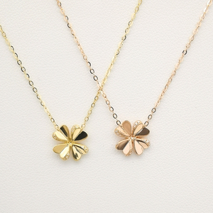 Collar con Colgante de Diamante de Cuatro Hojas con Iniciales Personalizadas y Cadena de Oro de 18K para Mujer - Joyería para Compromiso, Aniversario y Fiesta - Product Image 2