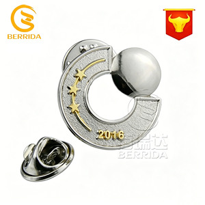 Distintivi in Metallo con Lettere Intagliate di Precisione - Spille da Bavero Scavate Placcate Oro/Argento per Aziende, Souvenir e Regali Personalizzati - Product Image 1