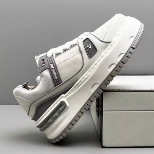 Sneakers décontractées de luxe de qualité supérieure, personnalisables avec logo, chaussures de marche, chaussures de course à semelle épaisse de luxe pour hommes et femmes - Product Image 6