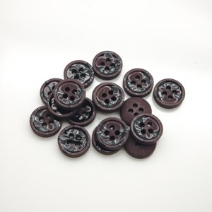 Botones Redondos de Resina con 4 Agujeros, Color Ciruela Negro con Esmalte, Ecológicos y Certificados Oeko-Tex para Fabricantes de Ropa, Venta al Por Mayor - Product Image 2