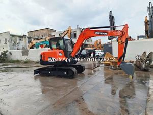 Mini-excavatrice sur chenilles d'occasion de marque coréenne Doosan DX55 en bon état avec moteur Yanmar, pompe hydraulique et moteur - Product Image 4