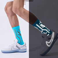 Chaussettes de sport réfléchissantes mi-mollet pour hommes, chaussettes de course qui brillent dans le noir, chaussettes de sport avec logo personnalisé