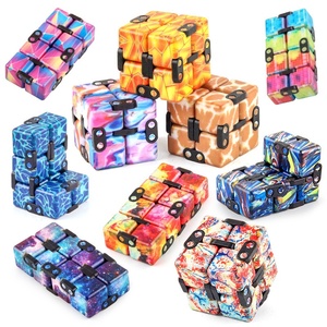 Cubo Magico Pieghevole Infinitamente con Stampa UV, Giocattolo Antistress 2x2, Novità per Ingrosso - Product Image 4