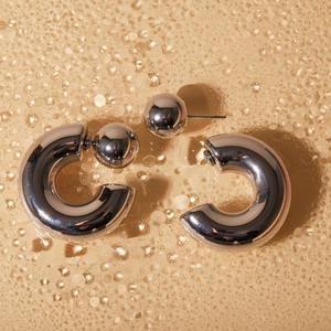 <span class=keywords><strong>Orecchini</strong></span> a Cerchio Spessi e Audaci da Donna, Placcati Oro in Acciaio Inossidabile, a Forma di C con Sfera, Inossidabili, Lucidi, Gioielli di Tendenza - Product Image 4