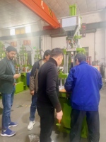 PLC-Gesteuerte Hydraulische 35-Tonnen Vertikale Spritzgießmaschine mit Motor- und Schraubenkomponenten