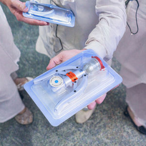 Juego de Instrumentos Desechables de Alta Calidad para Corte y Sellado de Heridas con Anillo de Sujeción de Silicona de Precisión Manual - Product Image 3