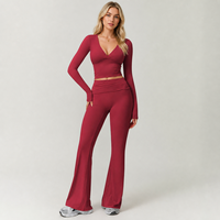 Nouvel ensemble de yoga deux pièces pour femmes, couleur unie, col en V, manches longues, pantalon évasé taille haute, tenue de sport fitness