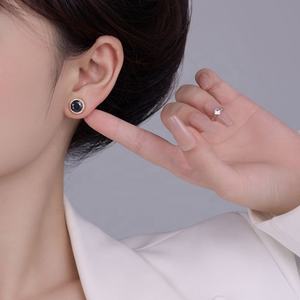 Pendientes de Botón Geométricos Elegantes y Modernos para Mujer, de Cobre, Plata S925, Circonita, Estilo Lujoso, Negro y Dorado, Versátiles - Product Image 4